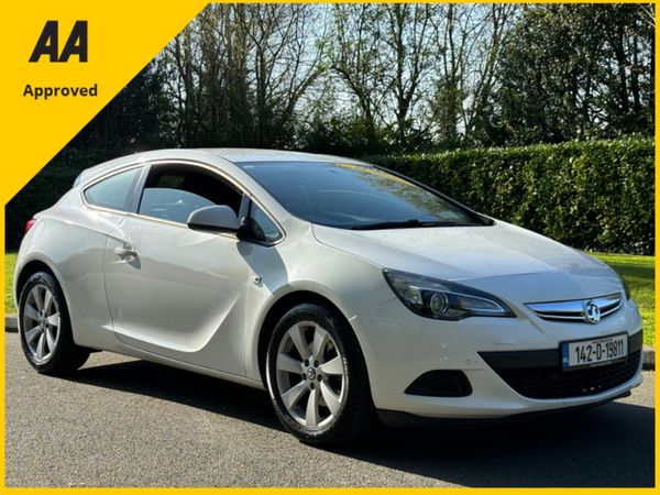 Vauxhall Astra Hatchback, Petrol, 2014, White