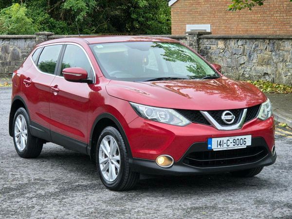 Nissan Qashqai Hatchback, Diesel, 2014, Red