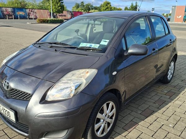 Toyota Yaris Hatchback, Petrol, 2011, Grey