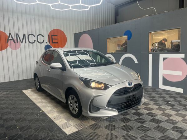 Toyota Yaris Hatchback, Petrol Hybrid, 2021, Silver