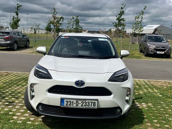 Toyota Yaris Cross Hatchback, Petrol Hybrid, 2023, White