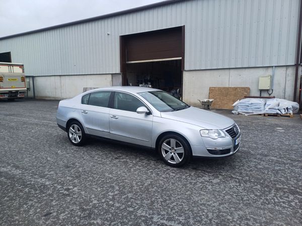Volkswagen Passat Saloon, Diesel, 2010, Silver