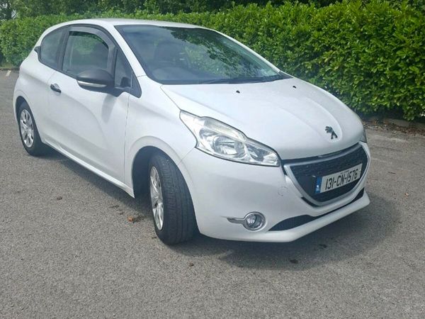 Peugeot 208 Hatchback, Petrol, 2013, White