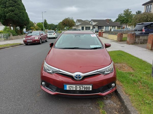 Toyota Auris Hatchback, Petrol Hybrid, 2017, Red