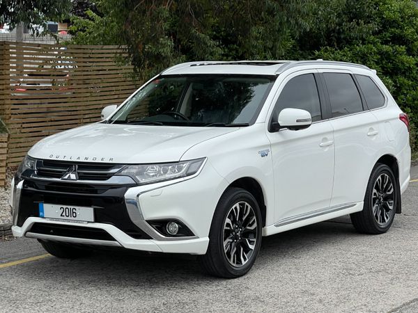 Mitsubishi Outlander SUV, Petrol Plug-in Hybrid, 2016, White