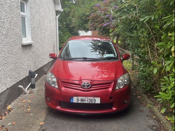 Toyota Auris Hatchback, Diesel, 2011, Red