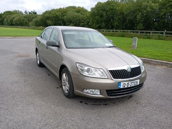 Skoda Octavia Saloon, Diesel, 2012, Beige