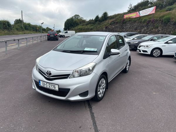 Toyota Yaris Hatchback, Petrol, 2013, Silver
