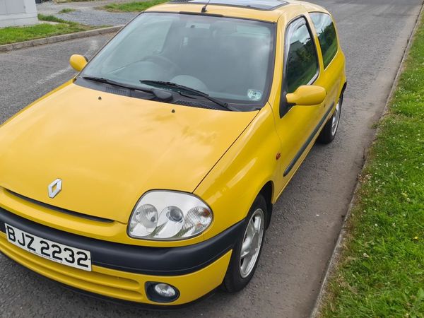Other Other Hatchback, Petrol, 2001, Yellow