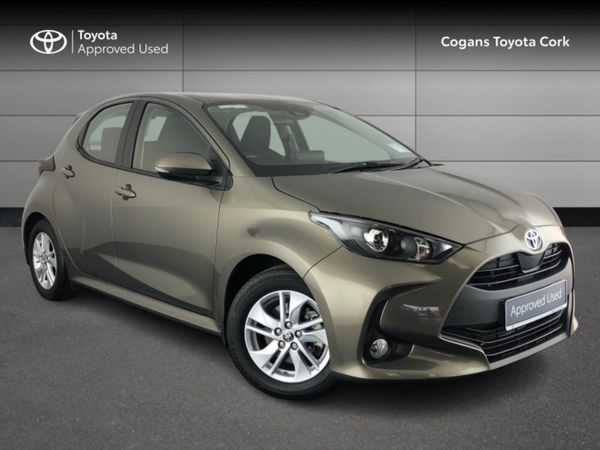 Toyota Yaris Hatchback, Petrol Hybrid, 2023, Green