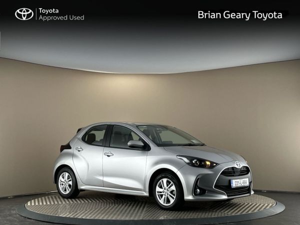 Toyota Yaris Hatchback, Petrol Hybrid, 2023, Silver