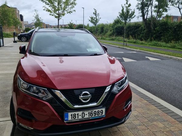 Nissan Qashqai MPV, Petrol, 2018, Red