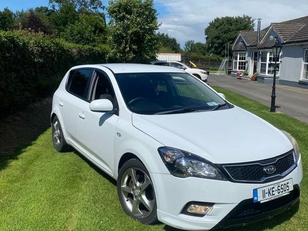 Kia Ceed Hatchback, Diesel, 2011, White