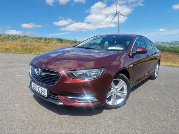 Opel Insignia Hatchback, Diesel, 2019, Red