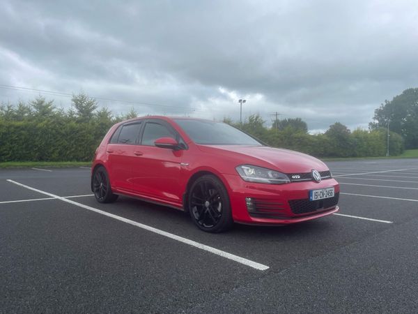 Volkswagen Golf Hatchback, Diesel, 2015, Red