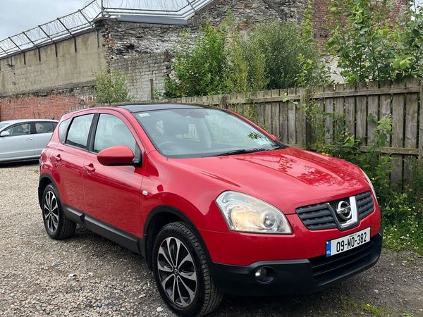 Nissan Qashqai Hatchback, Diesel, 2009, Red