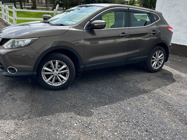 Nissan Qashqai Hatchback, Petrol, 2014, Brown