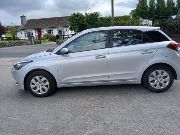 Hyundai i20 Hatchback, Petrol, 2015, Silver