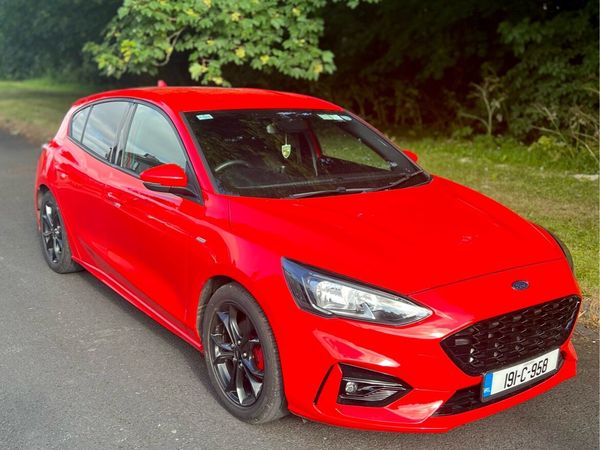 Ford Focus Hatchback, Petrol, 2019, Red