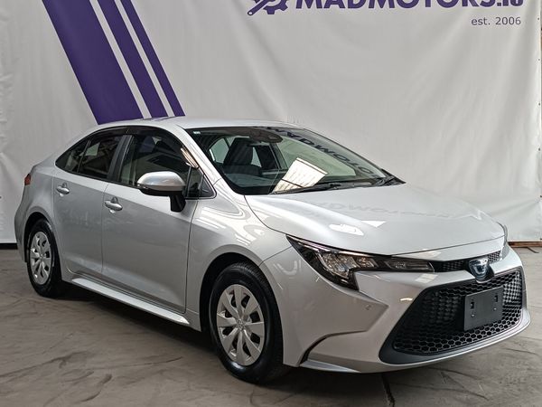 Toyota Corolla Saloon, Petrol Hybrid, 2020, Silver