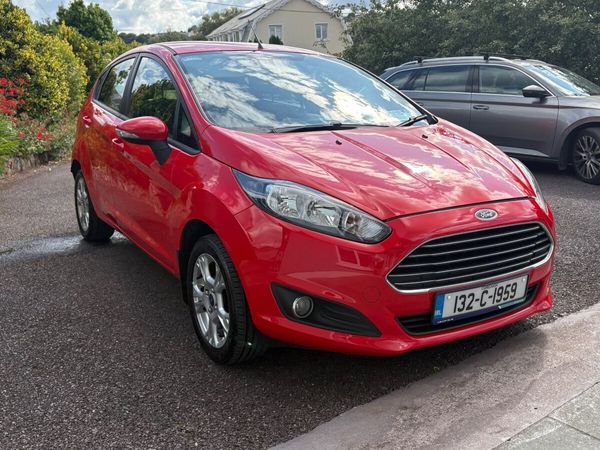 Ford Fiesta Hatchback, Petrol, 2013, Red