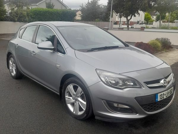 Vauxhall Astra Hatchback, Diesel, 2013, Silver