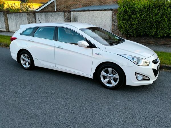 Hyundai i40 Estate/Jeep, Diesel, 2013, White