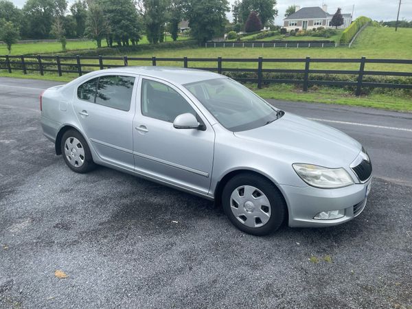 Skoda Octavia Hatchback, Diesel, 2010, Silver