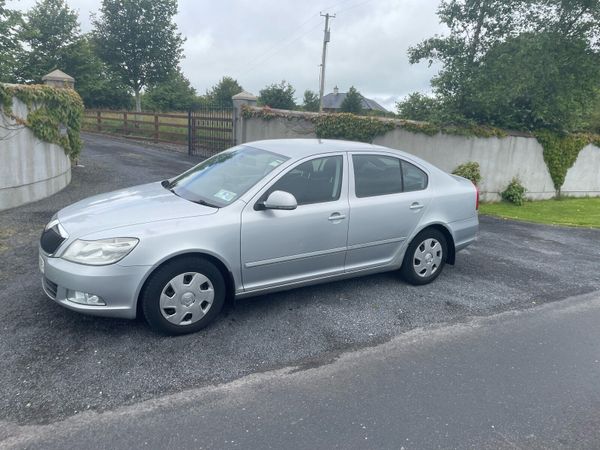 Skoda Octavia Hatchback, Diesel, 2010, Silver