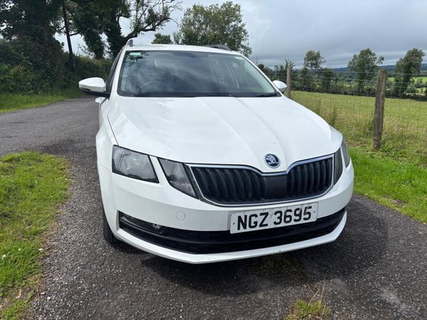 Skoda Octavia Estate, Diesel, 2019, White