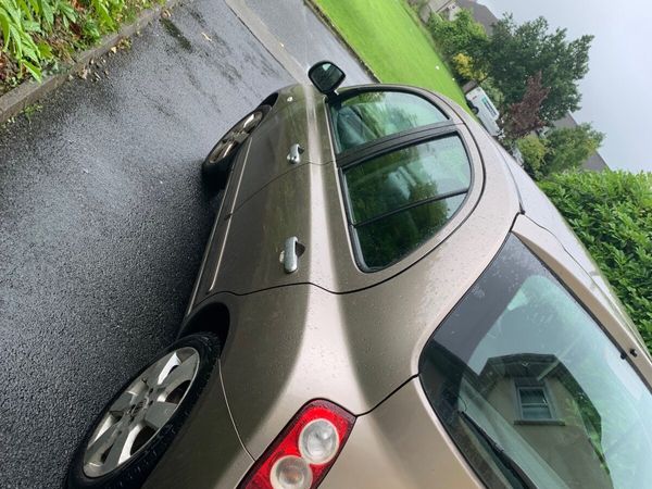 Nissan Micra Hatchback, Petrol, 2010, Gold