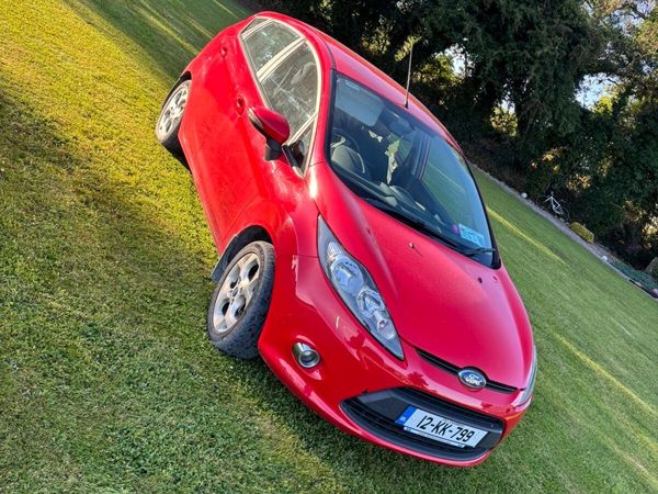 Ford Fiesta Hatchback, Petrol, 2012, Red