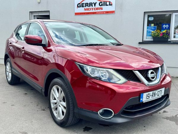 Nissan Qashqai MPV, Petrol, 2015, Red