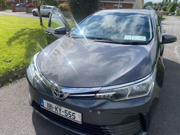 Toyota Corolla Saloon, Diesel, 2018, Grey