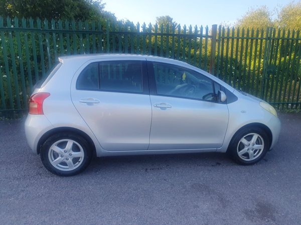 Toyota Yaris Hatchback, Petrol, 2006, Silver