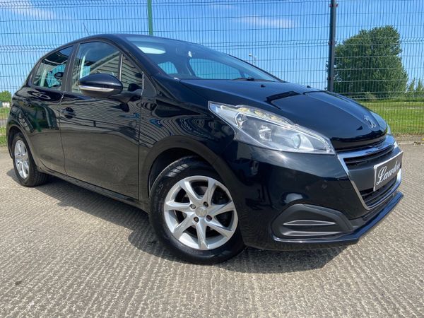 Peugeot 208 Hatchback, Petrol, 2016, Black