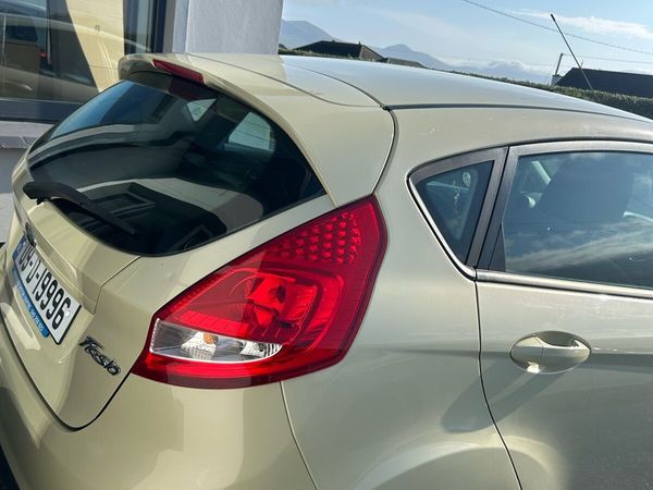 Ford Fiesta Hatchback, Petrol, 2009, Gold
