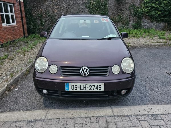 Volkswagen Polo Hatchback, Petrol, 2005, Red