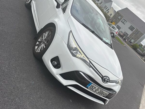 Toyota Avensis Saloon, Diesel, 2015, White