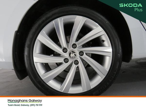 Skoda Octavia Hatchback, Diesel, 2022, White