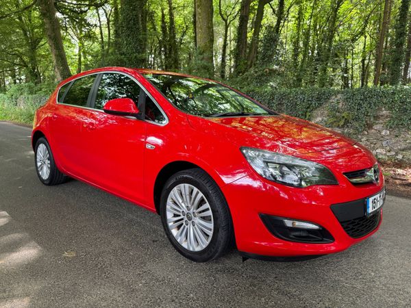 Opel Astra Hatchback, Diesel, 2015, Red