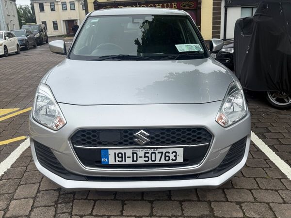 Suzuki Swift Hatchback, Petrol, 2019, Silver