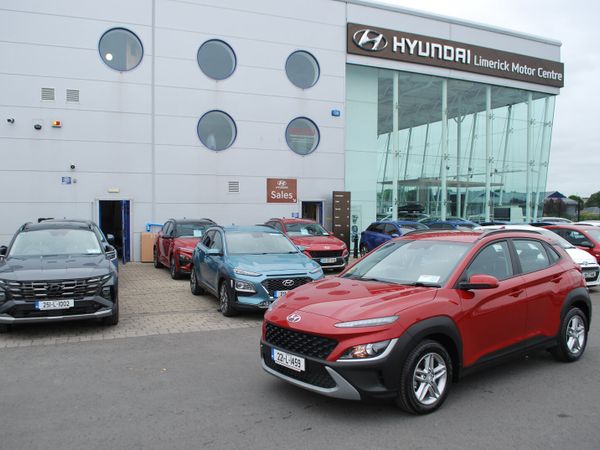 Hyundai KONA MPV, Petrol, 2022, Red
