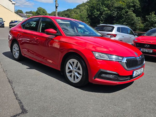 Skoda Octavia Saloon, Petrol, 2022, Red