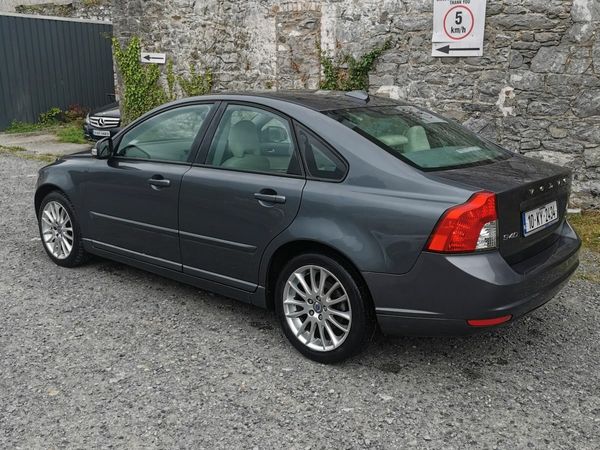 Volvo S40 Saloon, Diesel, 2010, Grey