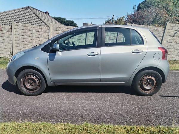 Toyota Yaris Hatchback, Petrol, 2009, Silver
