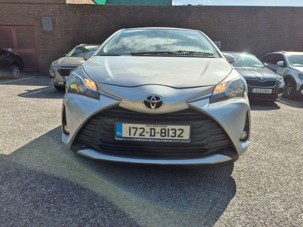 Toyota Yaris Hatchback, Petrol, 2017, Grey