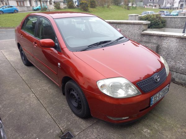 Toyota Corolla Saloon, Petrol, 2003, Red