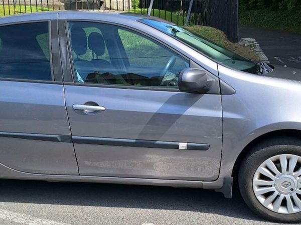 Renault Clio Hatchback, Diesel, 2011, Grey