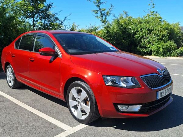 Skoda Octavia Saloon, Diesel, 2014, Red